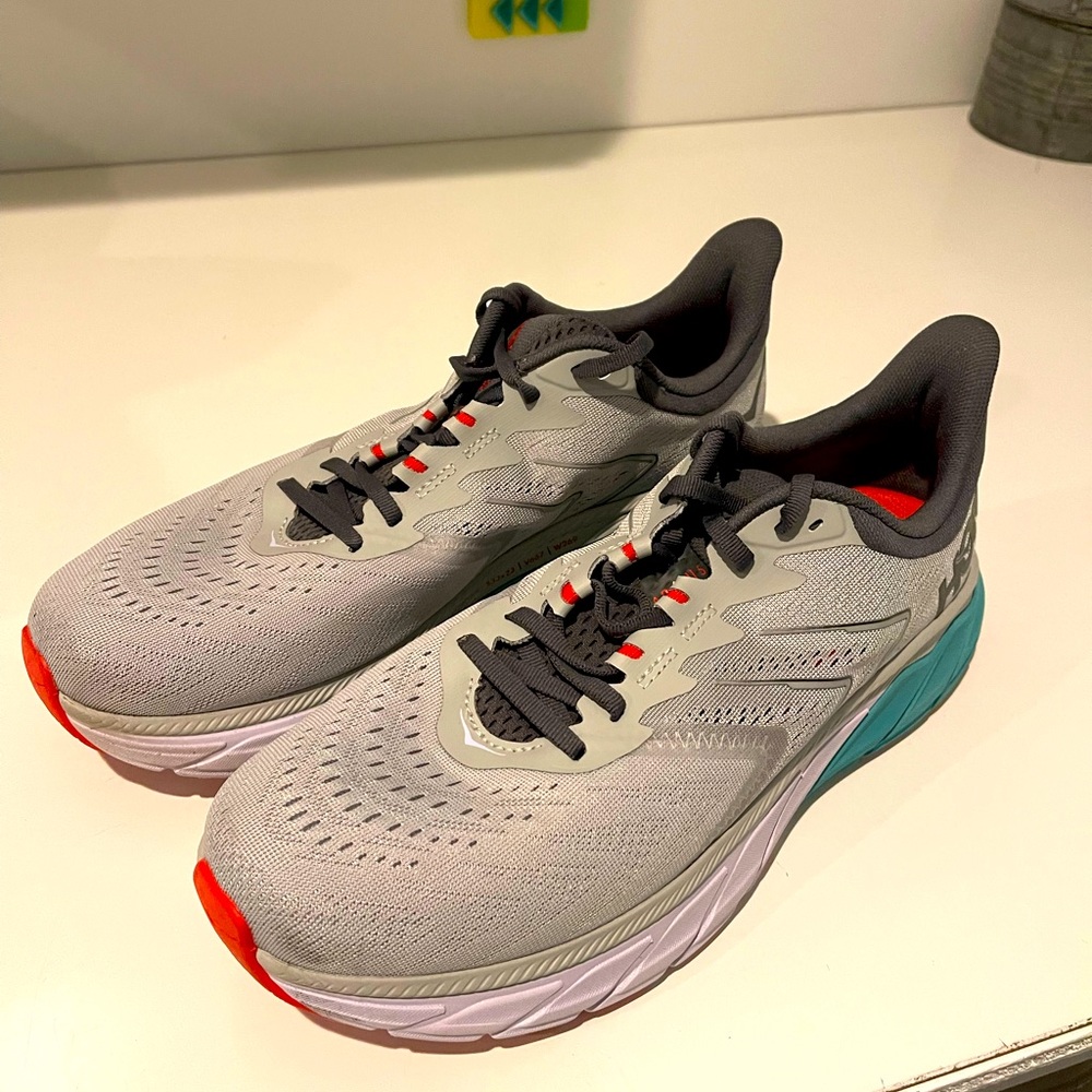 Mens HOKA ultra cushion 11D. Like new!